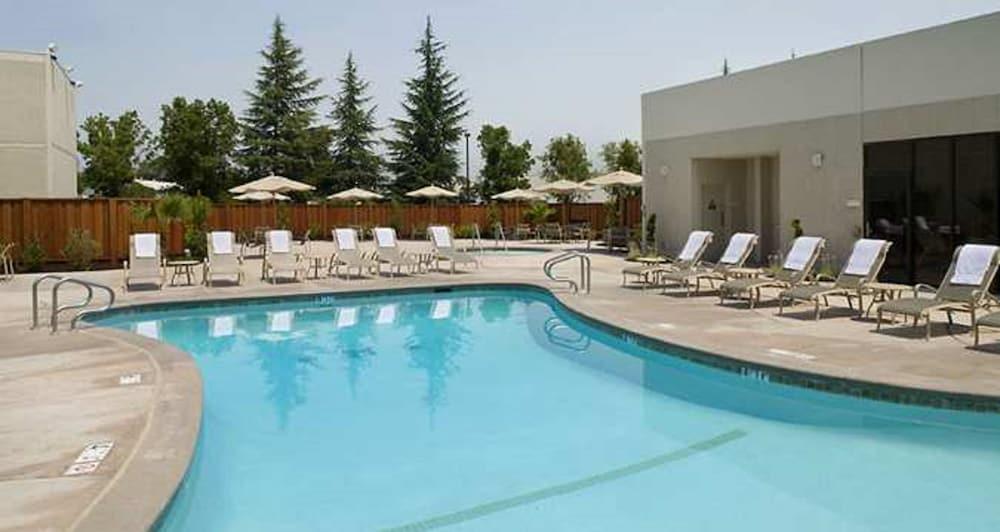 Hilton Sacramento Arden West Hotel Exterior foto